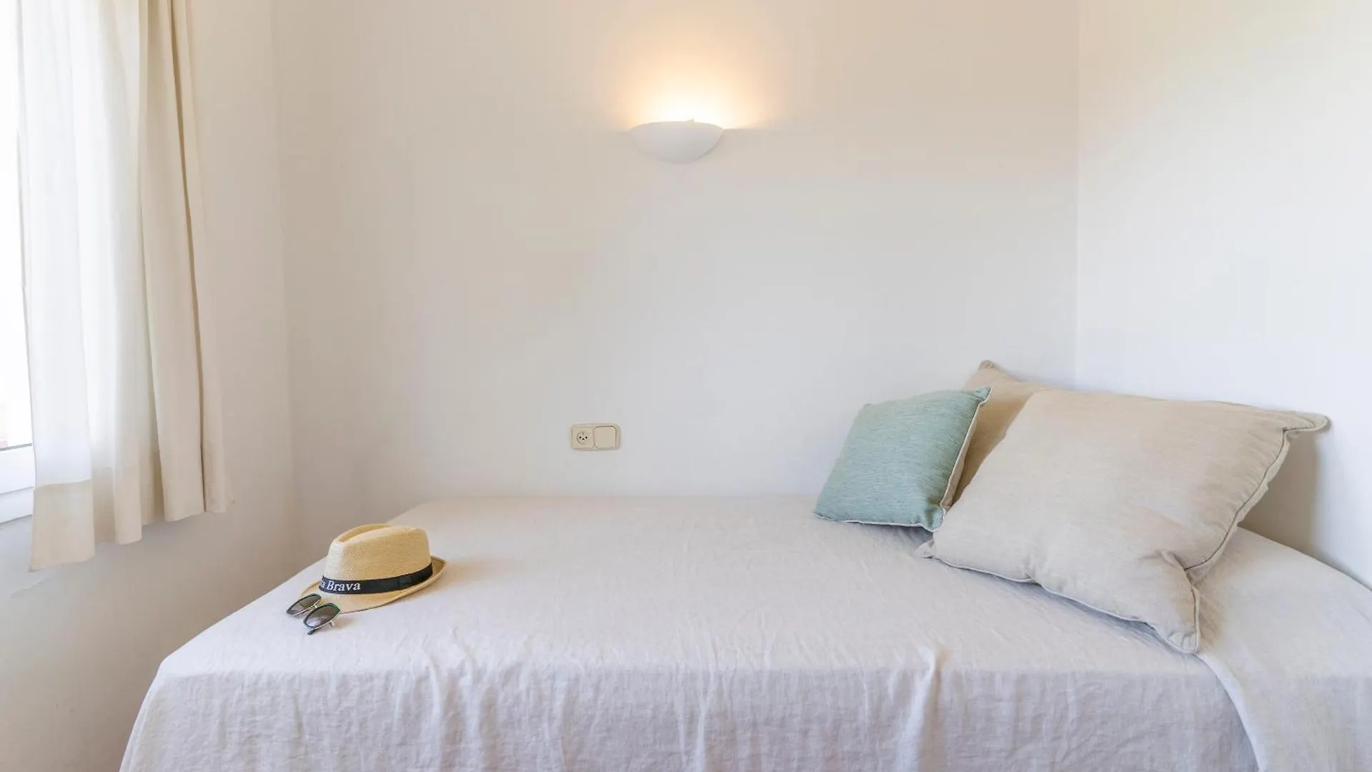 Apartamento Calella Park Parking Y Piscina Calella De Palafrugell Spain