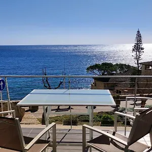 Frente Al Mar En La Mejor Ubicación De Calella Apartamento